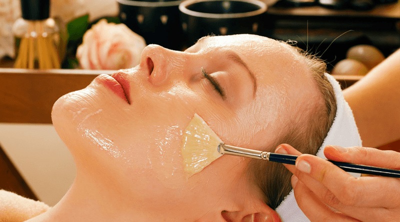 điều trị mụn bằng mật ong